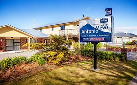 Antonio Mews Motel